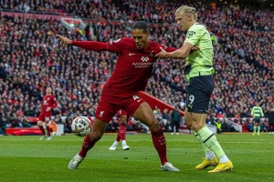 Haaland phơi bày nhược điểm trước Liverpool