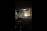 Bất chấp xe cứu thương chở bệnh nhân nguy kịch hú còi liên tục, nháy đèn xin vượt nhưng tài xế xe ô tô tải vẫn không chịu nhường đường