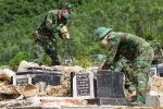 Bộ đội bới đất, lật đá tìm hơn 600 ngôi mộ bị vùi lấp ở Đà Nẵng