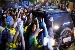 Bị vây bắt, chính trị gia Brazil ném lựu đạn vào cảnh sát