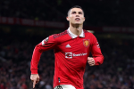 Ronaldo ghi bàn trong trận thắng 3-0 của Man United
