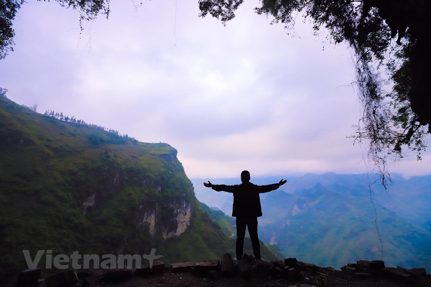 Cảnh quan trùng điệp núi rừng khiến trái tim của du khách xao xuyến, thả tâm hồn giữa đại ngàn vùng cao nguyên đá Hà Giang. (Ảnh: Hoài Nam/Vietnam+)