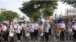 Trao xe đạp cho học sinh vượt khó tại TP Cần Thơ