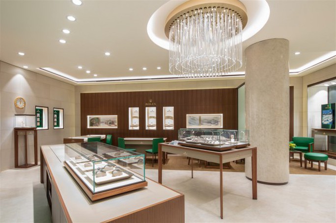 Một cửa hàng Rolex của IPPG ở Hà Nội. Tập đoàn IPPG thông qua 2 công ty thành viên ACFC và DAFC đang phân phối độc quyền hơn 100 thương hiệu đẳng cấp thế giới như Rolex, Cartier, Dolce Gabbana, Nike, Mango...
