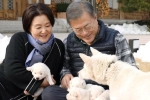 Ông Moon trả lại cho chính phủ Hàn món quà từ ông Kim Jong Un