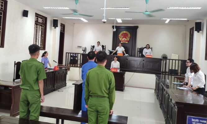 Thái Bình: Thầy giáo hiếp dâm học sinh bị tuyên phạt 13 năm tù giam