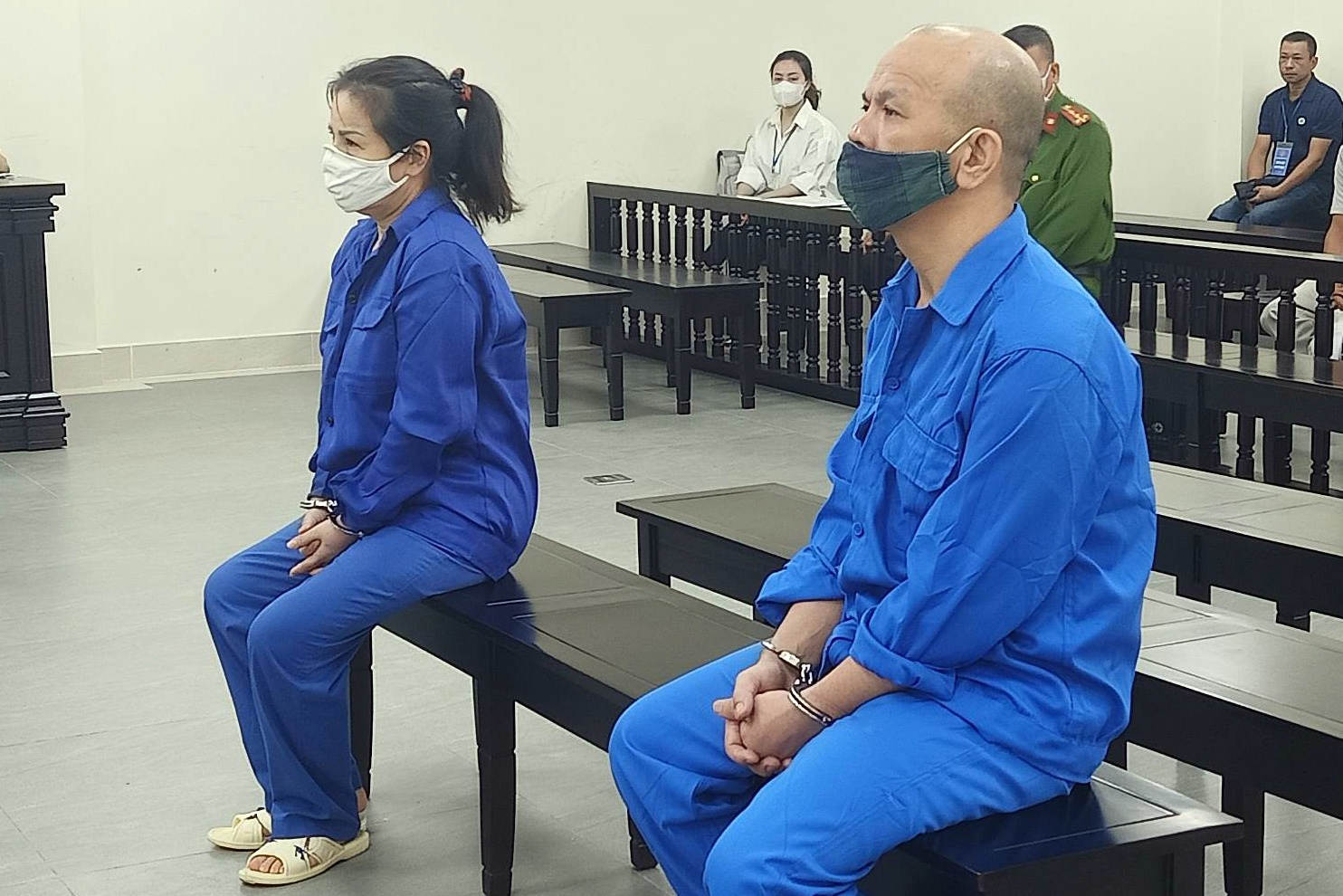 Ông Thuấn và bà Hương bị cáo buộc phạm 2 tội danh. Ảnh: N.H.