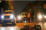 Hà Nội: Hiện trường ô tô tông hàng loạt xe máy đang chờ đèn đỏ