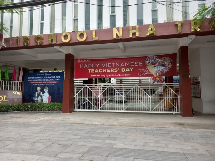 257 học sinh Trường iSchool Nha Trang nhập viện: Một em lớp 1 tử vong - Ảnh 1.