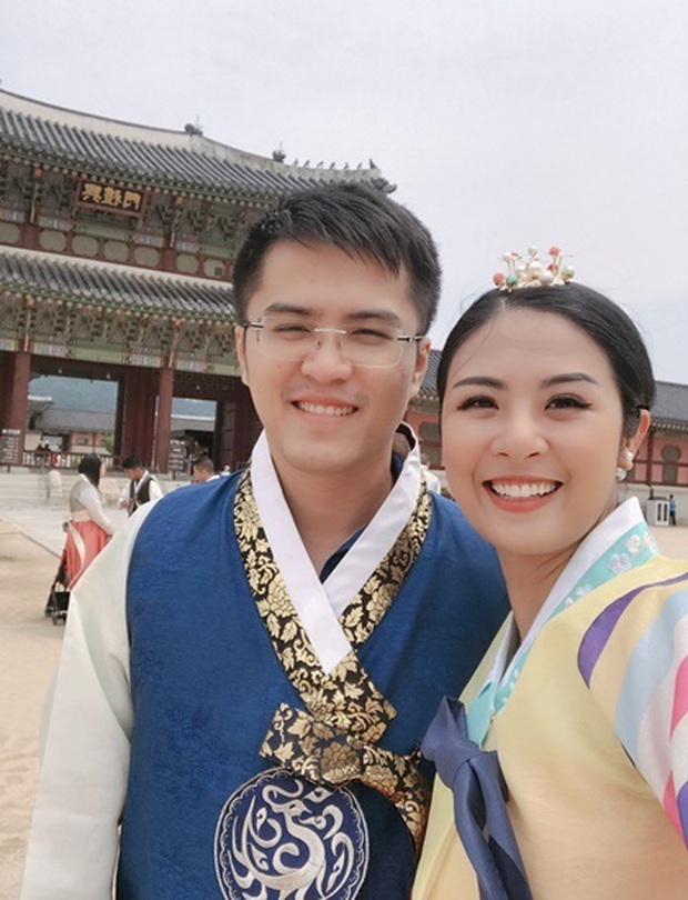 11 năm yêu của Hoa hậu Ngọc Hân cùng vị hôn phu và bức ảnh hiếm ở lễ dạm ngõ - 2