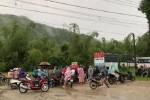 Xe tải lùi cán chết 3 người ở Phú Yên