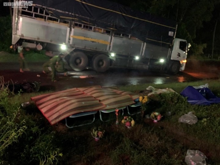 Vụ 3 người chết thảm ở Phú Yên: Tài xế nói quên điện thoại nên gây tai nạn - 2