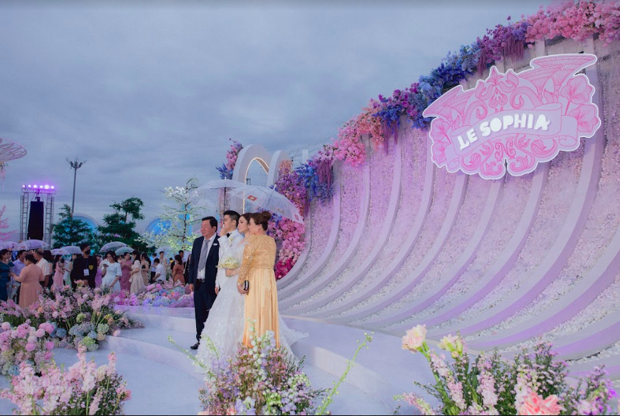Choáng ngợp với hôn lễ khủng tốn nhiều triệu đô tại Kiên Giang, mời đạo diễn lễ khai mạc SEA Games 'cầm trịch' - 10