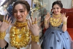 Đám cưới 'ngập vàng' ở Cần Thơ: Cô dâu miền Tây 'gánh' 50 cây vàng trĩu cổ, dân mạng nhiệt tình 'xin vía'