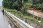 Xe khách bị ném vật thể lạ trên cao tốc Nội Bài - Lào Cai