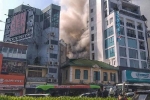 Cháy nhà ở phố cổ Hà Nội, khói đen bốc cao hàng chục mét