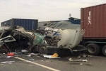 Hiện trường vụ tai nạn liên hoàn giữa 4 xe container và xe tải, khiến 3 người thương vong