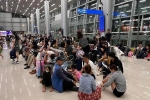 Hình ảnh hành khách 'chôn chân' ở sân bay ở Phú Quốc