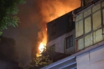 Hà Nội: Căn nhà 5 tầng kinh doanh vàng mã bốc cháy dữ dội trong đêm