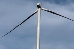 Một cánh quạt từ trụ điện gió ở Gia Lai bất ngờ bị gãy