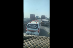 Clip: Phẫn nộ hành vi của hai xe tải chèn ép xe cứu thương trên cao tốc