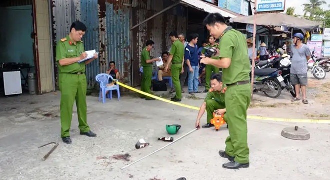 NÓNG: Con rể truy sát bố vợ, anh vợ và cháu bé 2 tuổi ở Hà Nội