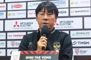HLV Shin nói gì sau khi thua tuyển Việt Nam