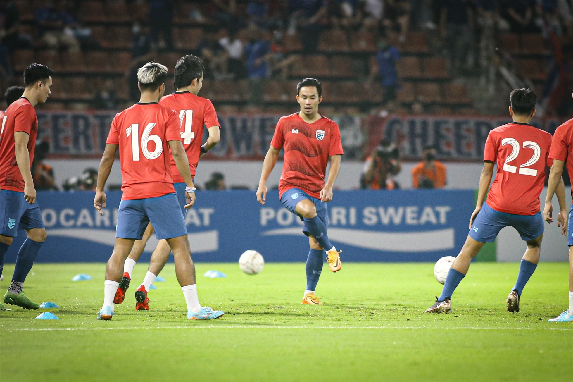 Các cầu thủ Thái Lan sẽ được tiếp sức bởi khán giả trên sân nhà. Ảnh: Thanh Vũ