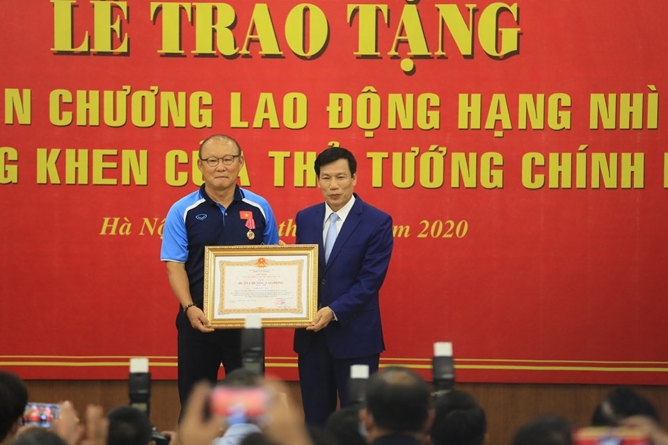 Huấn luyện viên Park Hang-seo được tặng Huân chương Lao động hạng Nhì. Ảnh: Hoài Thu