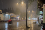 Chiều tối mồng 3 Tết: mưa to bất thường, cảnh báo ngập ở TP.HCM, Bình Dương