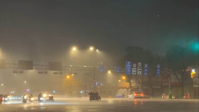 Chiều tối mồng 3 Tết: mưa to bất thường, cảnh báo ngập ở TP HCM, Bình Dương - Ảnh 3.