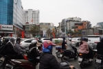 Đường phố Hà Nội ùn tắc cục bộ ngày đầu người dân đi làm sau kỳ nghỉ Tết