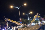 Cổng chào năm mới ở TP Nha Trang bất ngờ gãy, sập xuống đường