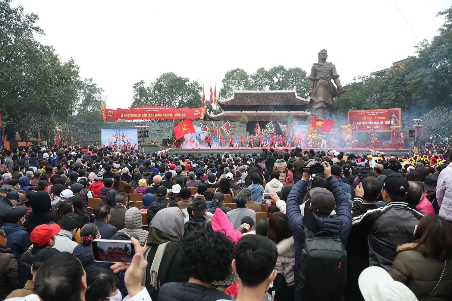 Lễ hội Gò Đống Đa diễn ra sáng 26.1 (mùng 5 Tết). Ảnh: Hải Nguyễn