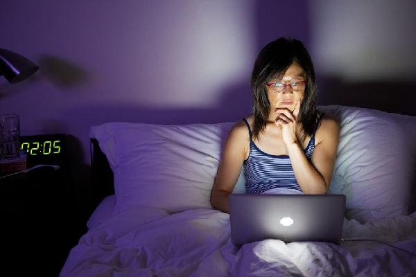 Ngủ muộn có phải là dấu hiệu của sự lười biếng?