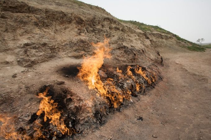 Chuyện kỳ quái về ngọn lửa &quot;bất tử&quot;: Đã cháy hơn 4.000 năm và chưa có dấu hiệu dừng lại - Ảnh 3.