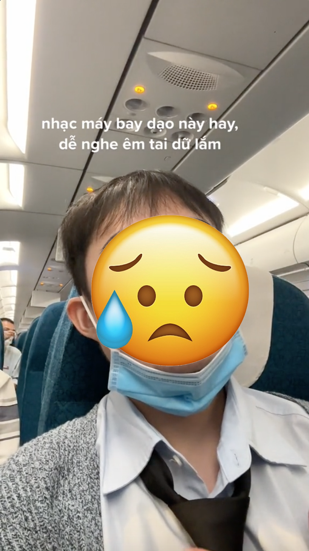 Trẻ em khóc ầm ĩ trên máy bay làm ảnh hưởng đến hành khách khiến dân tình tranh cãi: Không có người sai, chỉ có người cần được thông cảm - 1
