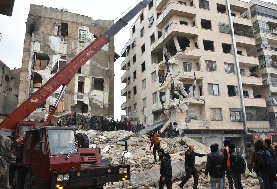 Cứu hộ sau động đất ở al-Arbaeen, tỉnh Hama, Syria, ngày 6.2.2023. Ảnh: Xinhua