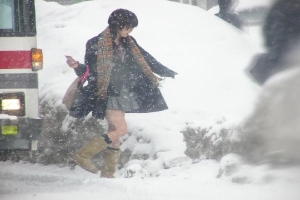 Học sinh Nhật Bản bị cấm mặc áo khoác trong mùa đông
