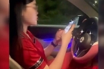 Nữ tài xế Mercedes buông hai tay khi đang lái xe để bạn quay Tiktok