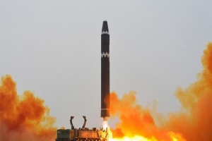 Triều Tiên bất ngờ phóng tên lửa có khả năng bay tới Mỹ