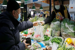 Bắc Kinh sắp phát 6 USD/tháng cho người nghèo chống đói