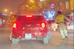 Vi phạm nồng độ cồn, tài xế Mini Cooper lao thẳng vào CSGT ở Hà Nội