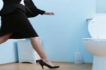 Người phụ nữ đệ đơn kiện phòng khám vì đi vệ sinh tới 100 lần/ ngày hậu sinh con