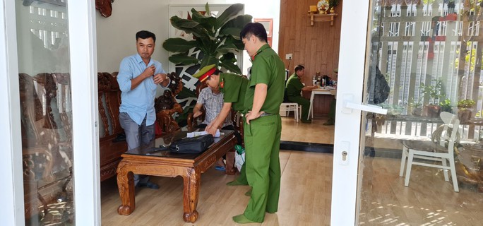 2 cán bộ thuộc CDC Ninh Thuận bị khởi tố, tạm giam liên quan vụ án Việt Á - Ảnh 1.