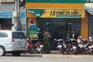Nhiều cảnh sát xuất hiện tại Công ty F88 ở Sóc Trăng
