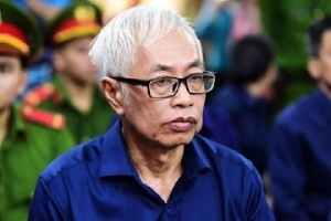 Cựu Tổng giám đốc Ngân hàng Đông Á Trần Phương Bình hầu tòa