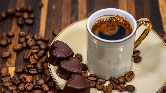 Tác dụng sức khỏe ngạc nhiên của thứ có trong cà phê, trà, chocolate - Ảnh 1.