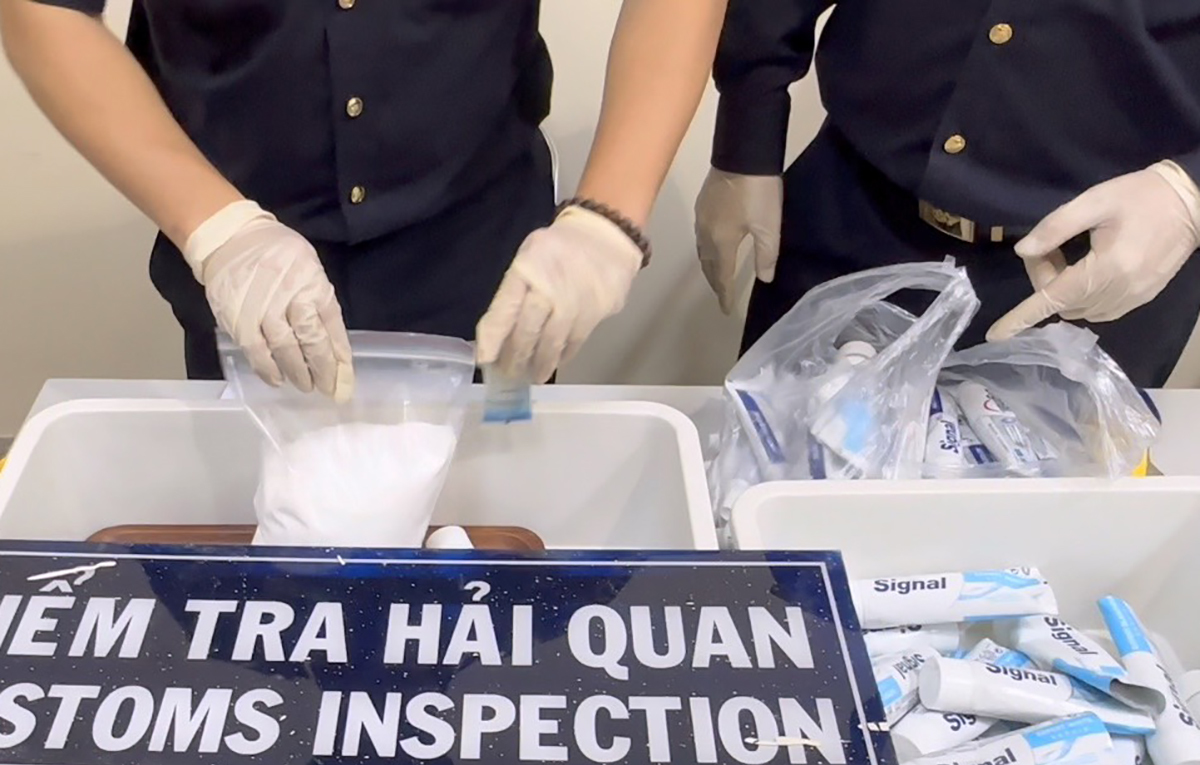 Phát hiện thuốc lắc và ma túy trong hành lý 4 tiếp viên Vietnam Airlines: Không phải tình cờ! - Ảnh 4.