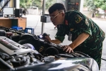 Ngày đầu kiểm định viên quân đội hỗ trợ đăng kiểm ôtô ở Hà Nội